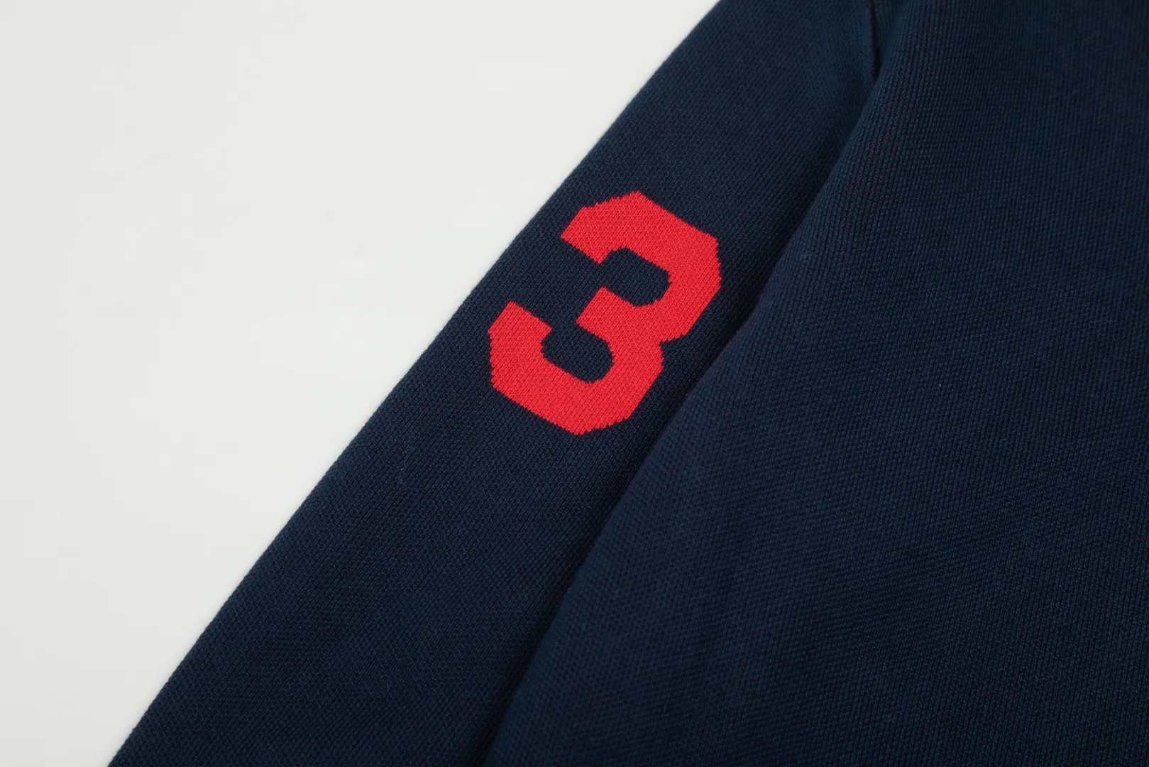 P250 Top quality" Style number: DS164# (not off the shelves all year round) [Ralph Lauren autumn and winter Malaysia embroidered logo knitted POLO lapel sweater] ✅Ralph Lauren Ralph Lauren classic basic lapel POLO same style knitted autumn and winter sweater for men and women ✅Main supplier platform live broadcast Wholesale entity Replenish when out of stock Not off the shelf ✅ZP quality 1:1 version Scan the code to enter the GF website Counter quality ✅Detailed quality is the only one in Guangzhou Imported quality cotton yarn, 750g weight, focusing on high-end, cost-effective, good quality, needless to say, ✅The version is restored to the original order, the maximum size can be worn up to 190 pounds, loose, comfortable and stress-free, ✅The upper body is simple and easy to match, a must-have for male gods. Good-looking clothes are never picky. A must-have in couples' wardrobes. Size: S-XL. Color: Milk white, gray, black and white, black and red, navy white label, navy red label